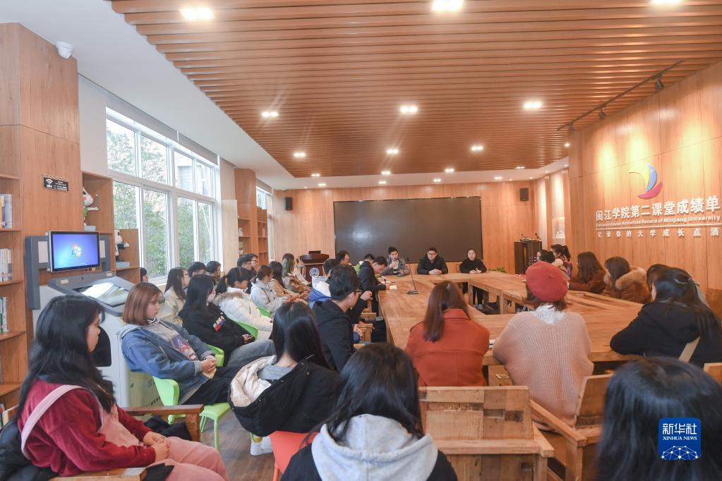 為黨育人 為國育才——以習近平同志為核心的黨中央關心學校思想政治工作紀實