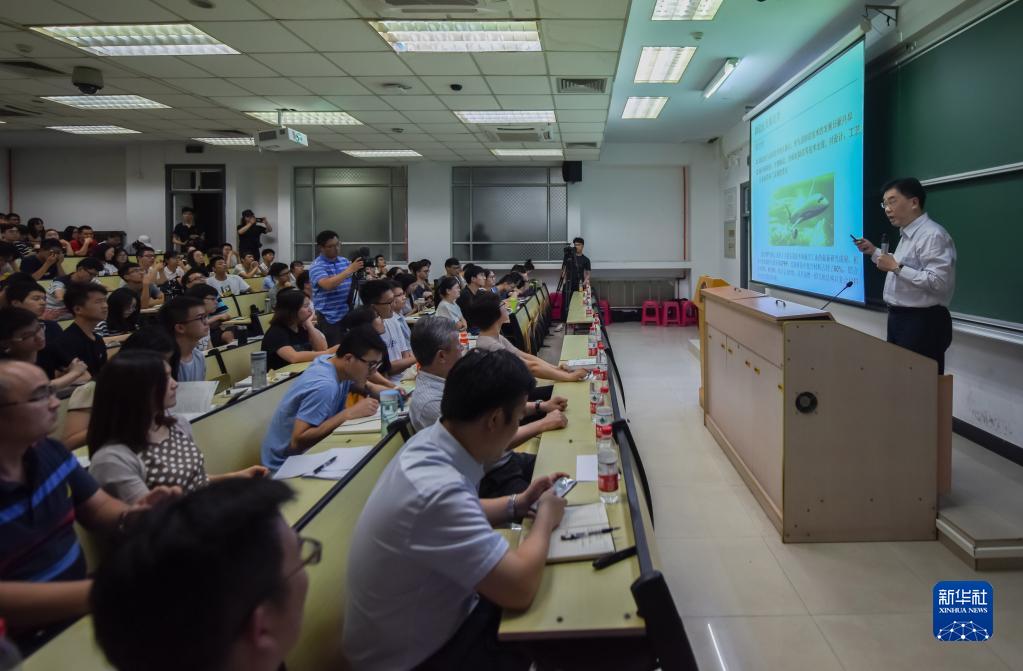 為黨育人 為國育才——以習近平同志為核心的黨中央關心學校思想政治工作紀實