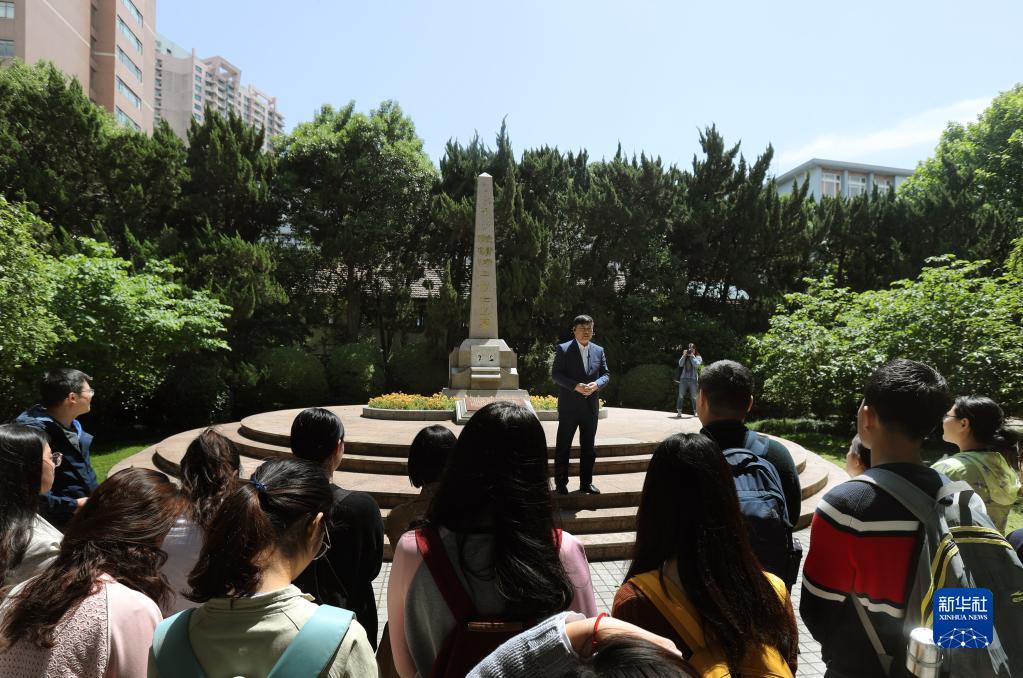 為黨育人 為國育才——以習近平同志為核心的黨中央關心學校思想政治工作紀實