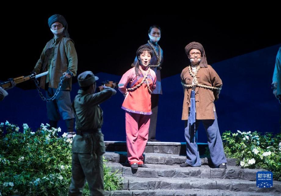 高擎民族精神火炬 吹響時代前進號角 ——以習近平同志為核心的黨中央關心文藝工作紀實