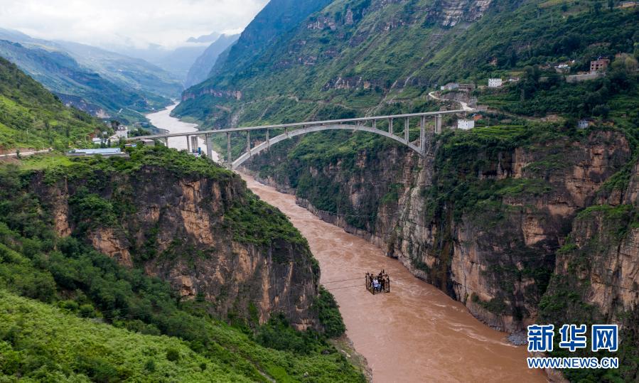 改變中國命運的偉大決戰——以習近平同志為核心的黨中央引領億萬人民打贏脫貧攻堅戰紀實