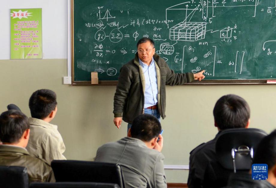 “國家科技創(chuàng)新力的根本源泉在于人”——習近平關(guān)心科技工作者的故事