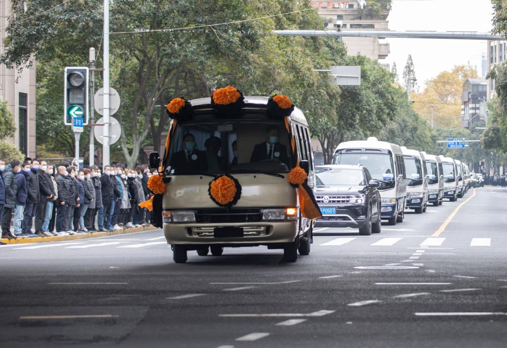 江澤民同志遺體由專機敬移北京 習近平等黨和國家領導同志到機場迎靈