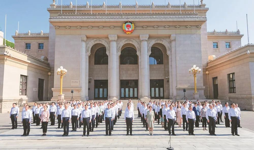 全國(guó)政協(xié)機(jī)關(guān)舉行升國(guó)旗儀式和主題黨日活動(dòng)