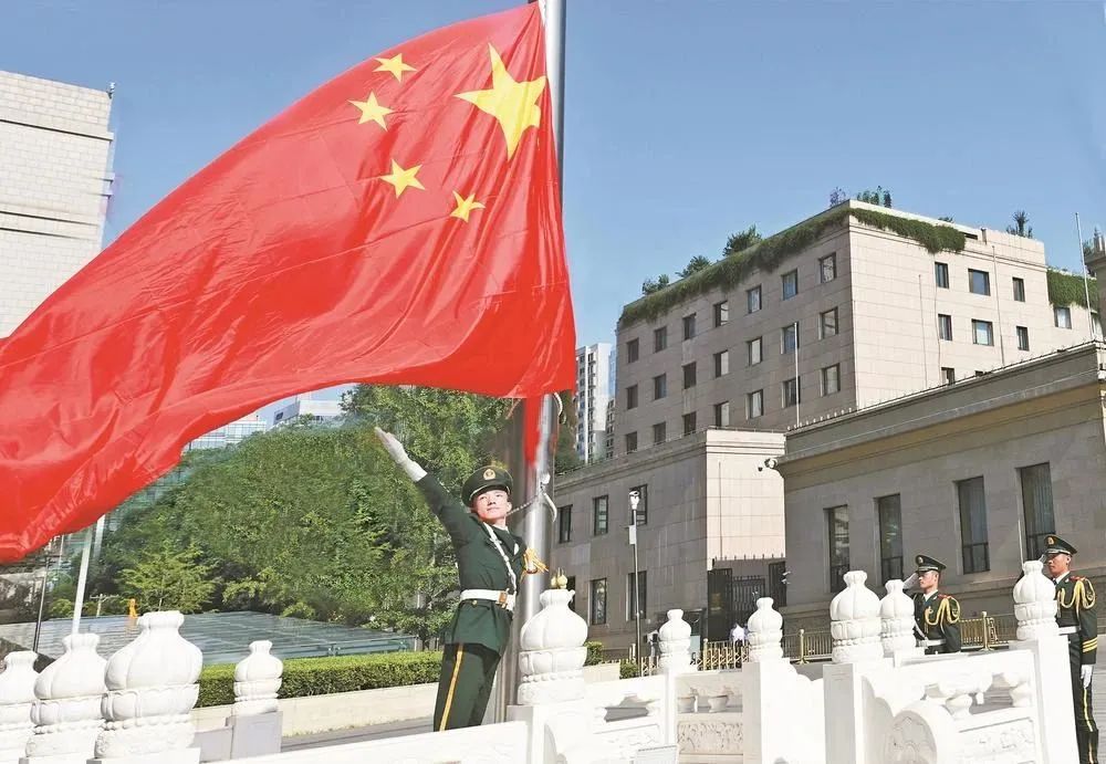 全國(guó)政協(xié)機(jī)關(guān)舉行升國(guó)旗儀式和主題黨日活動(dòng)