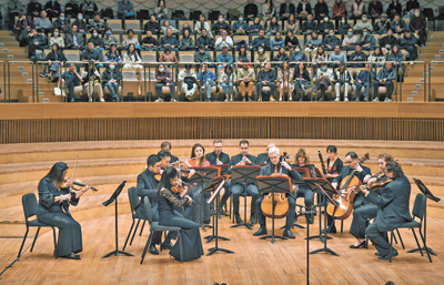 拉緊人民的紐帶 增進(jìn)人心的溝通 拉緊人民的紐帶 增進(jìn)人心的溝通