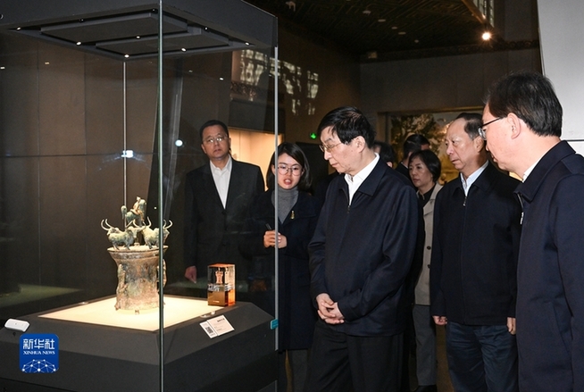 王滬寧在云南調(diào)研時強調(diào) 堅持鑄牢中華民族共同體意識主線和我國宗教中國化方向 以高度責(zé)任感使命感做好民族宗教工作