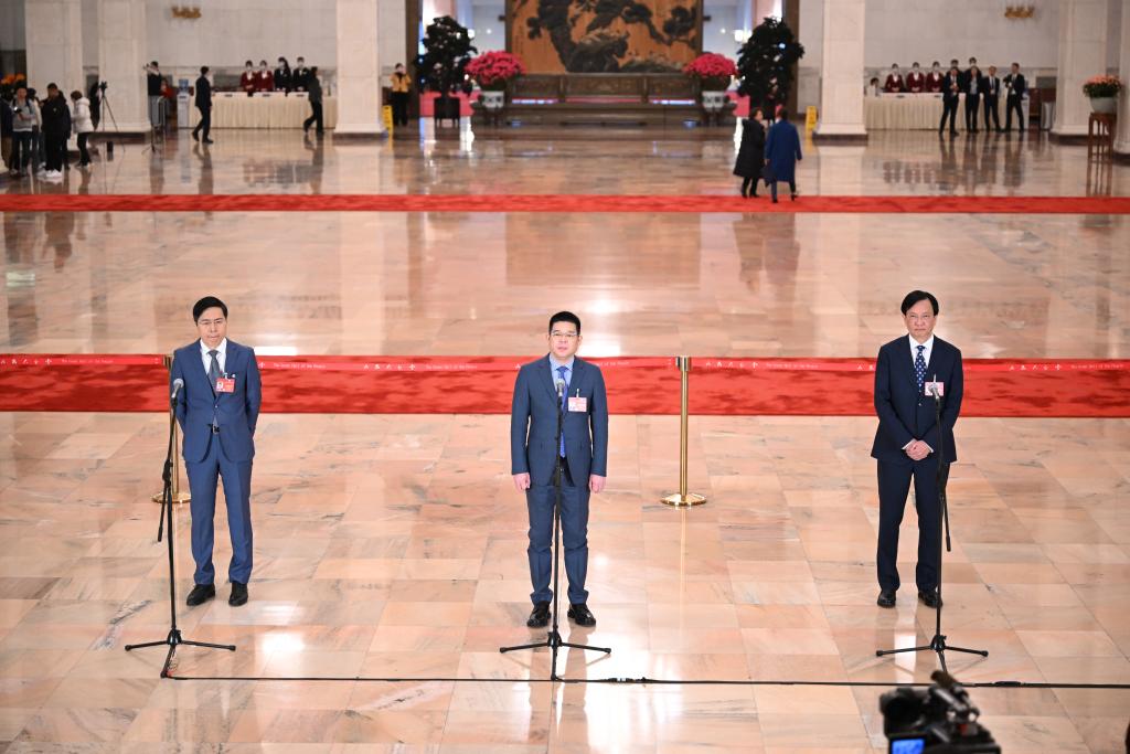 第三場(chǎng)“委員通道”集體采訪活動(dòng)舉行