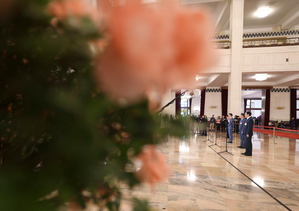 第三場(chǎng)“委員通道”集體采訪活動(dòng)舉行