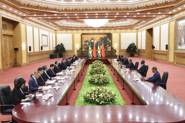 習近平會見圣多美和普林西比總理特羅瓦達