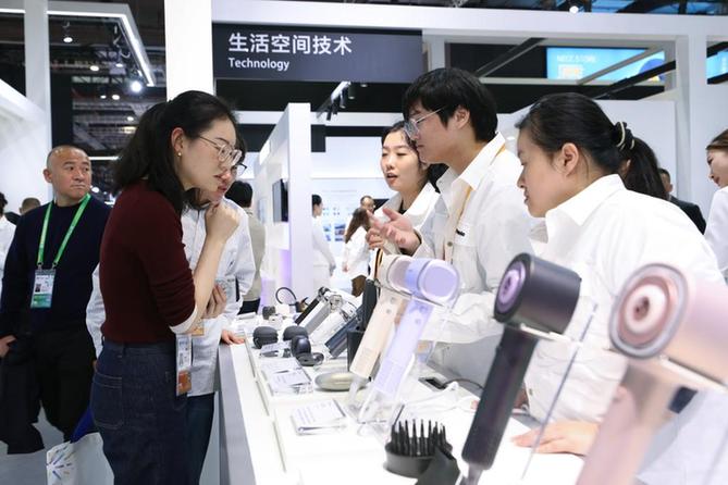 共繪亞太下一個(gè)“黃金三十年”光明前景——國際社會(huì)高度評(píng)價(jià)習(xí)近平主席出席亞太經(jīng)合組織第三十一次領(lǐng)導(dǎo)人非正式會(huì)議