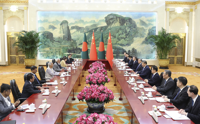 習近平會見孟加拉國臨時政府首席顧問尤努斯