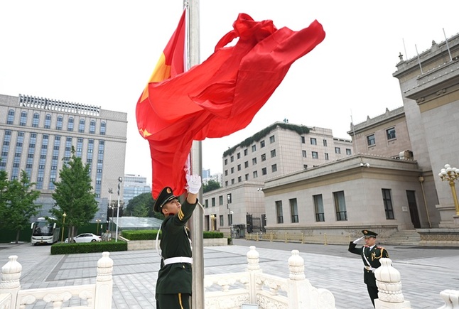 全國政協(xié)機關舉行升國旗儀式和“慶‘七一’ 感黨恩”黨員座談會 王東峰出席并講話