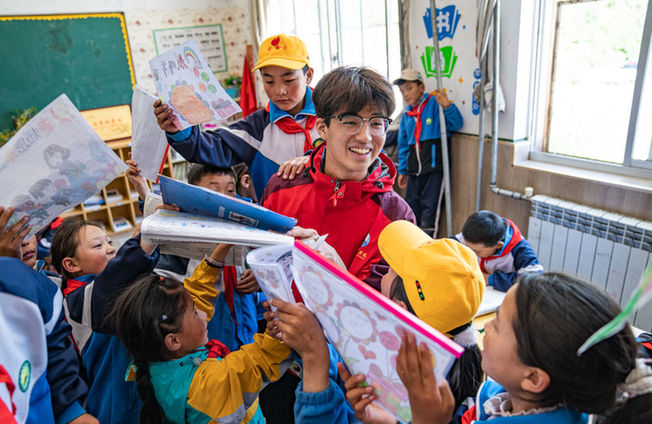 抓好“四件大事” 譜寫高原新篇