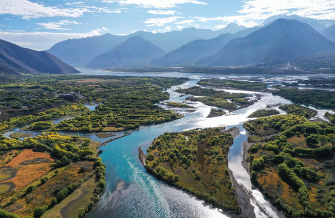 抓好“四件大事” 譜寫高原新篇
