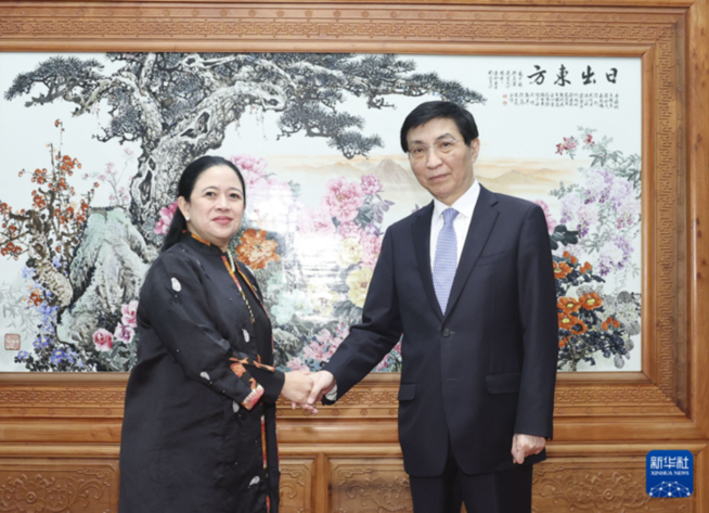 王滬寧會見印尼國會議長布安