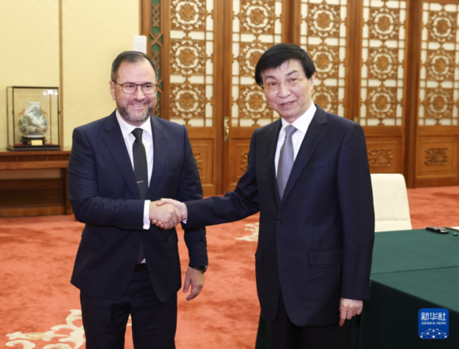 王滬寧會見委內瑞拉外長希爾