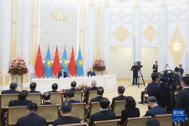 習(xí)近平同哈薩克斯坦總統(tǒng)托卡耶夫共見記者