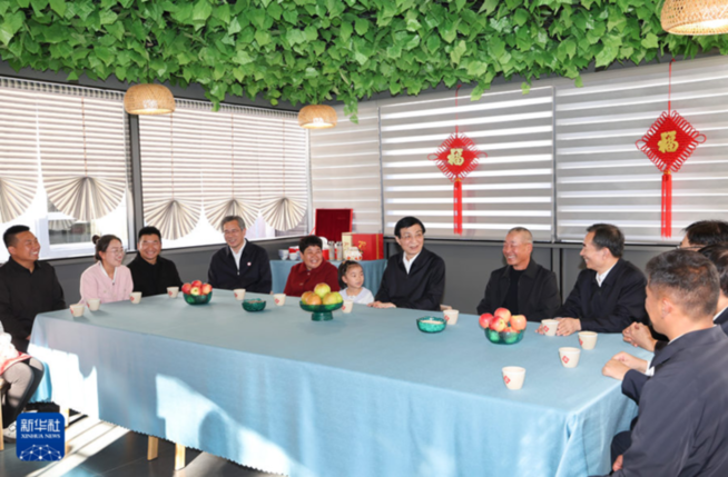 中央代表團在新疆多地看望慰問各族干部群眾 王滬寧參加活動