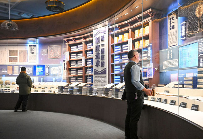 以習(xí)近平同志為核心的黨中央推動(dòng)鑄牢中華民族共同體意識(shí)紀(jì)實(shí)